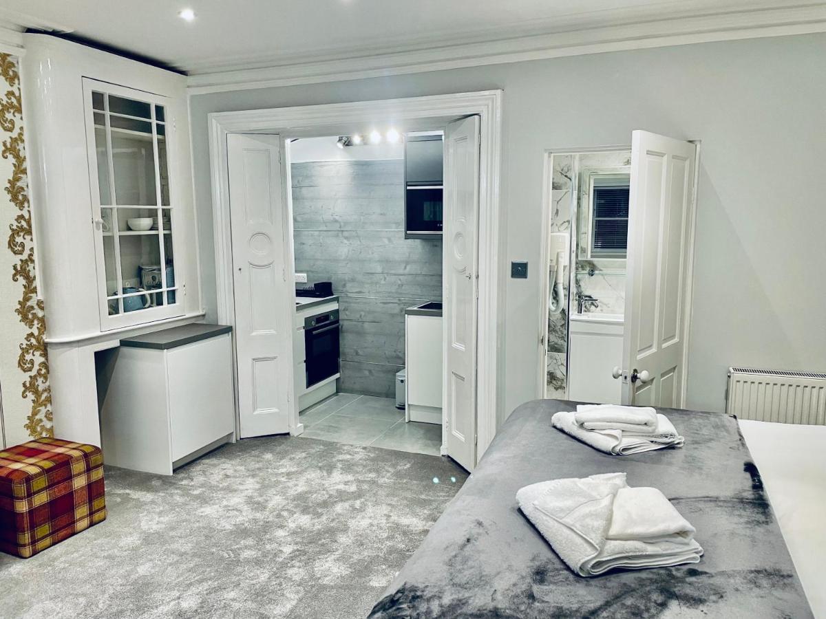Deluxe Studios With Spa Included Portsmouth Extérieur photo