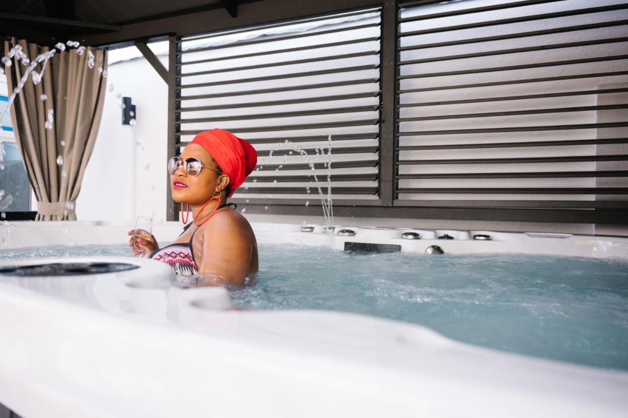 Deluxe Studios With Spa Included Portsmouth Extérieur photo